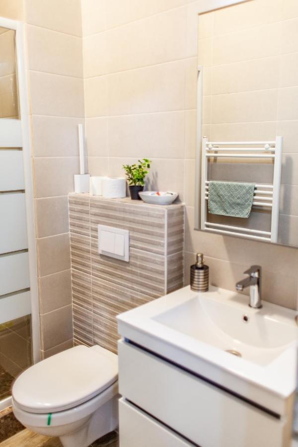 Modern Studio In The Heart Of Iasi Exterior foto